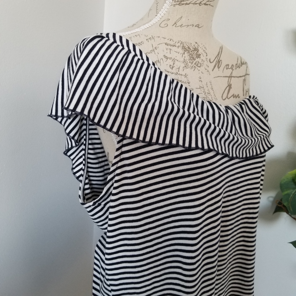 A New Day Brand Black & White Top